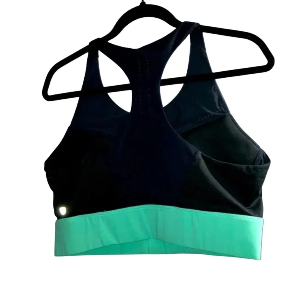 L | Sports Bra - Picture 3 of 4